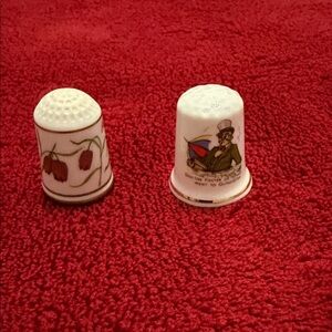 Set of 2 bone delicate thimbles. Excellent condition! Approx. 1” in height.